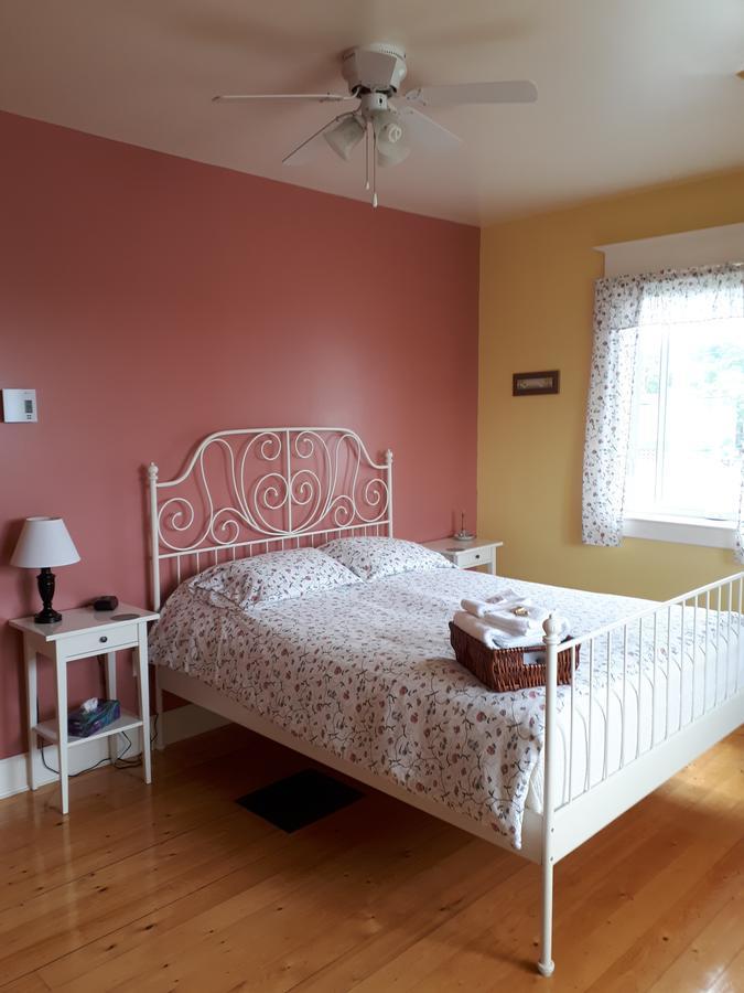 Dans Les Draps De Morphee Panzió Campbellton Kültér fotó